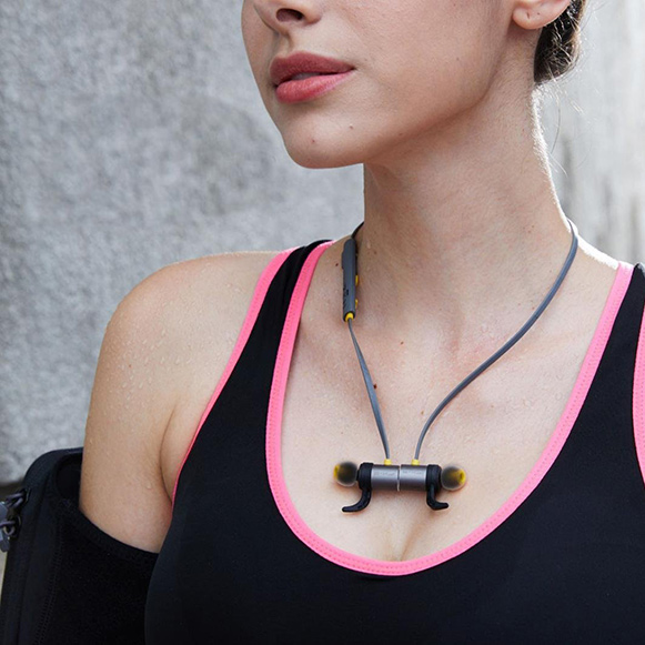 Luxusní kovová sluchátka na sport s magnetickým spojením kolem kru Plextone BX343.